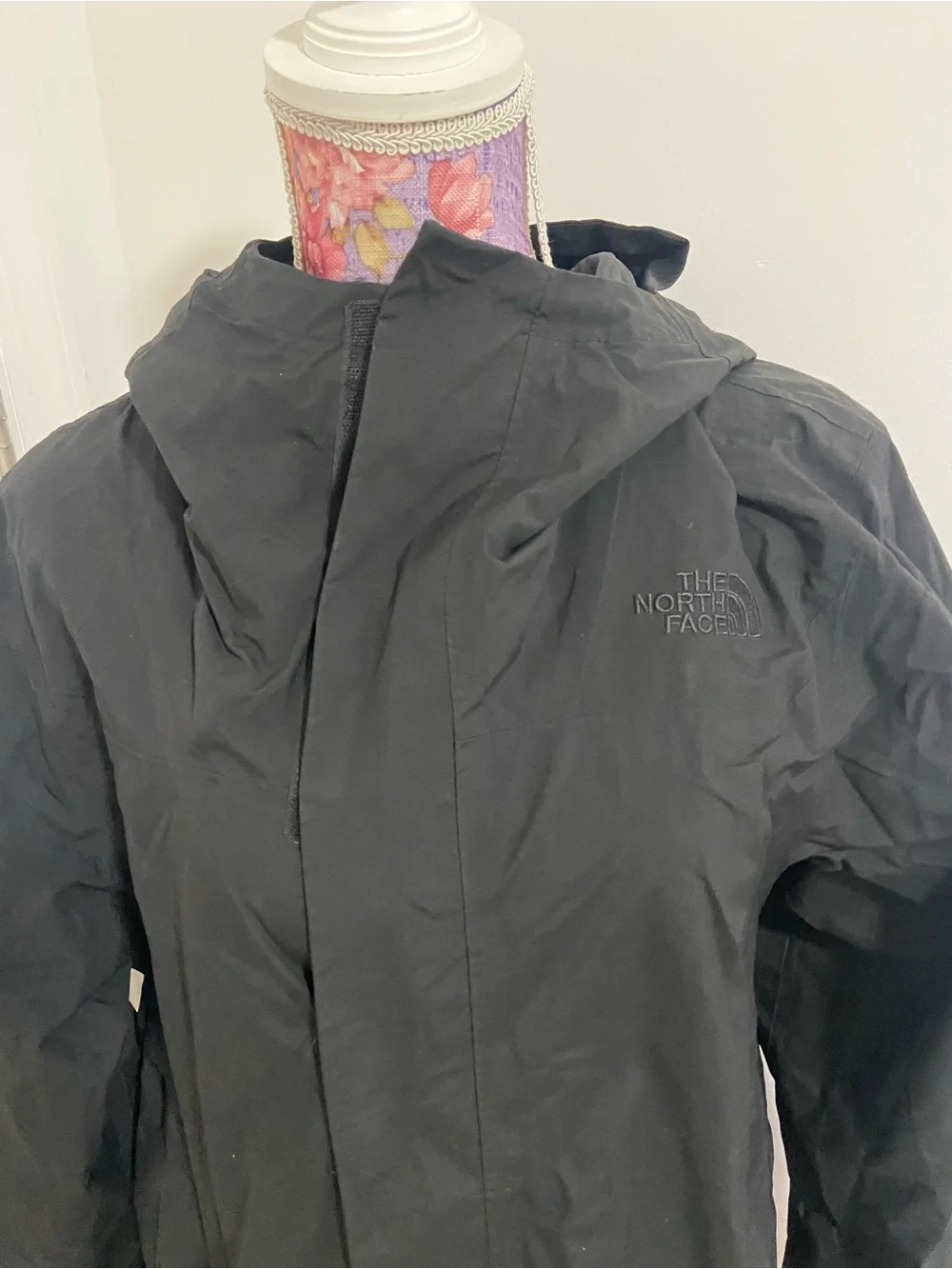 North face men’s black rain jacket windbreaker longer length M